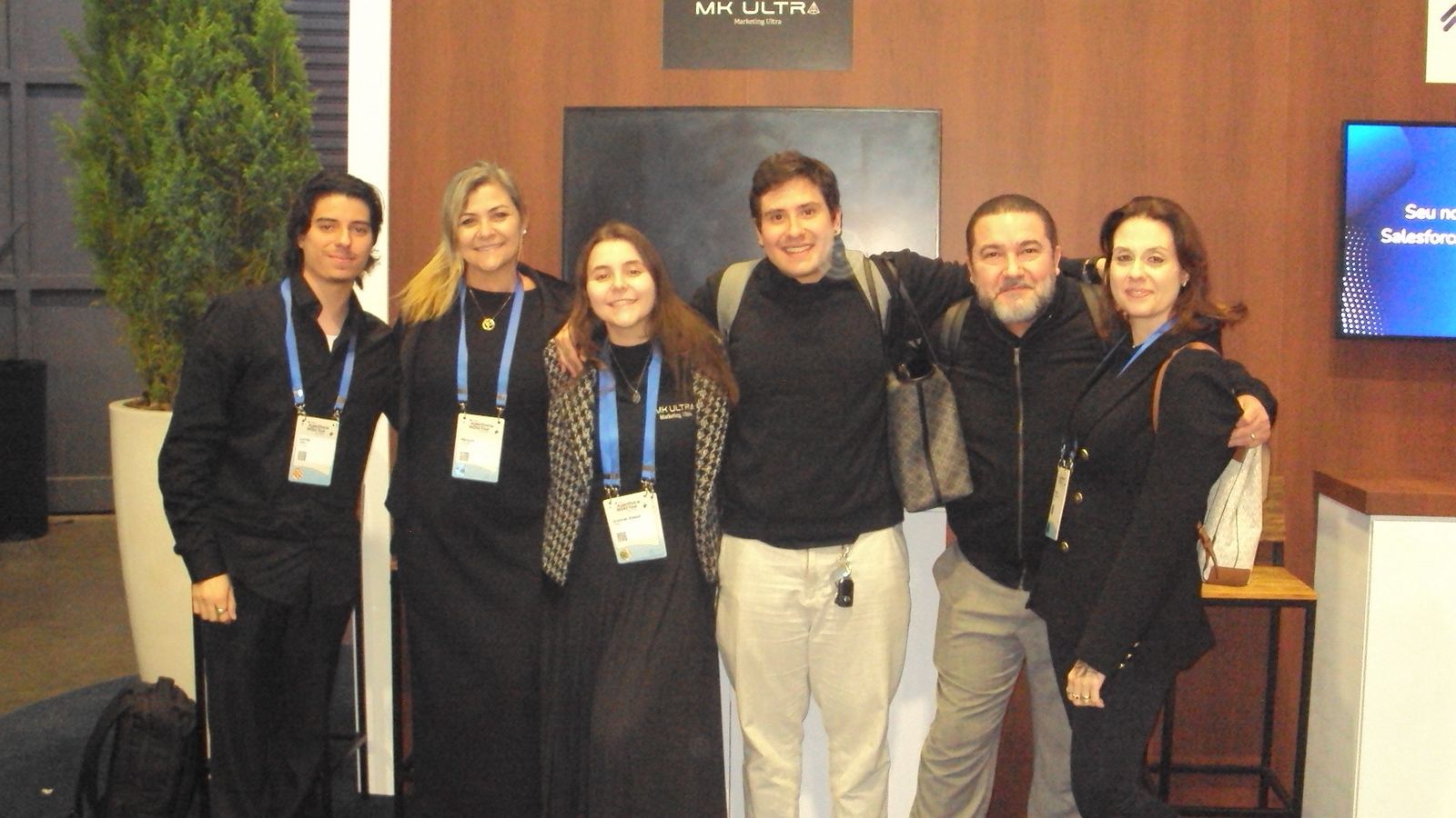 Equipe MK Ultra no estande da feira